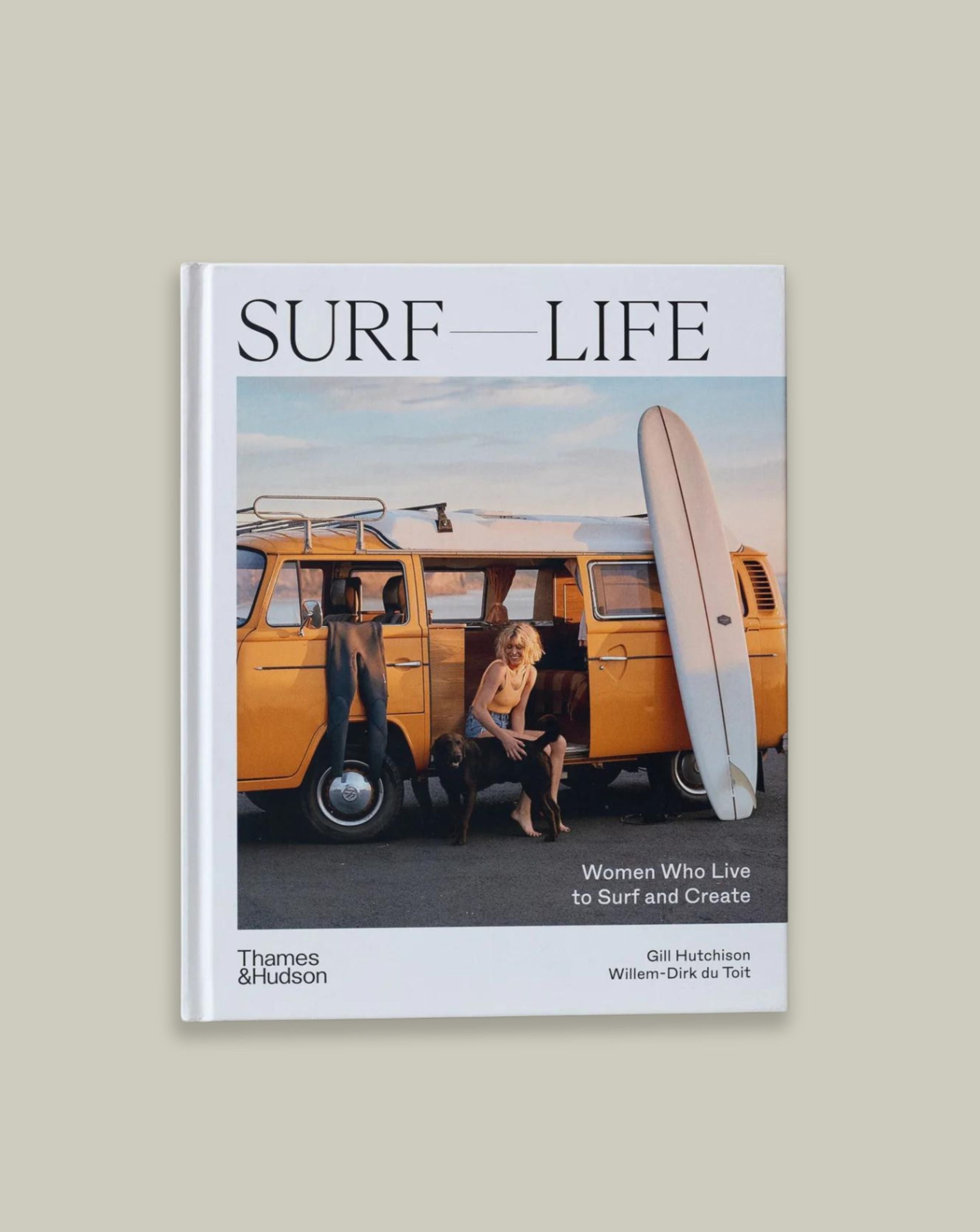 Book cover of Surf Life: Women Who Live to Surf and Create by Gill Hutchinson